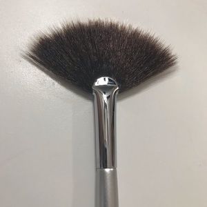 IT Cosmetics airbrush radiance fan #116
